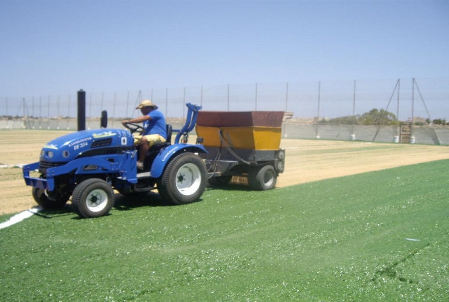 Silica Sand For Artificial Grass, Silica Sand in Elevating Sports Field